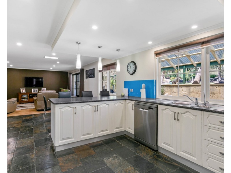 13 Lotus Drive, Aberfoyle Park SA 5159