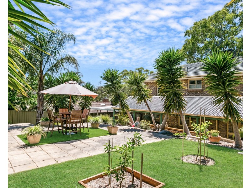 13 Lotus Drive, Aberfoyle Park SA 5159