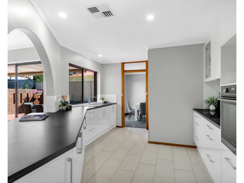 10 Dumphries Street, Flagstaff Hill SA 5159