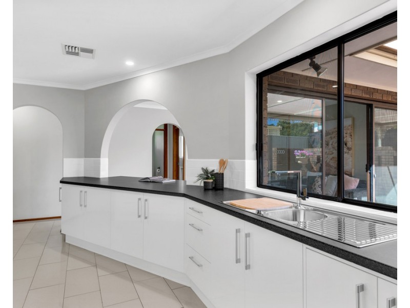 10 Dumphries Street, Flagstaff Hill SA 5159