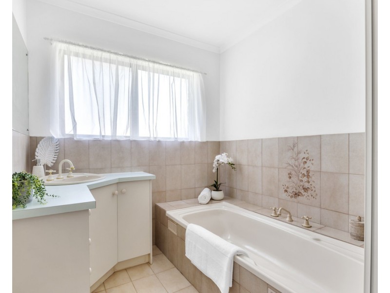 10 Dumphries Street, Flagstaff Hill SA 5159