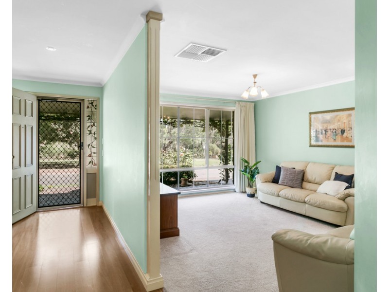 7 Stonebridge Drive, Aberfoyle Park SA 5159