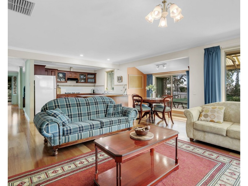 7 Stonebridge Drive, Aberfoyle Park SA 5159