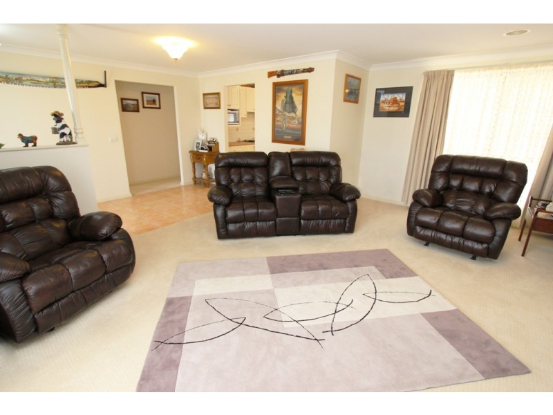 23 Colonial Crt, Laffing Waters NSW 2795