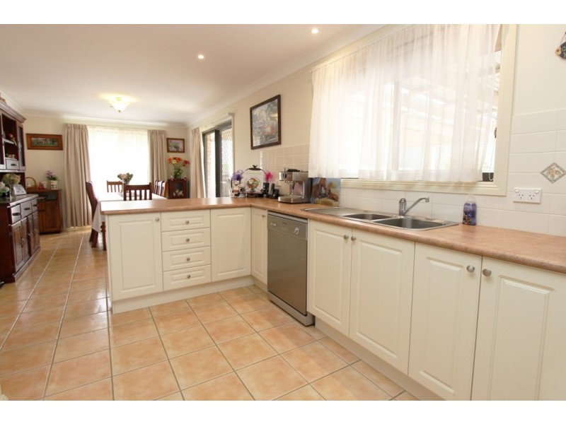 23 Colonial Crt, Laffing Waters NSW 2795