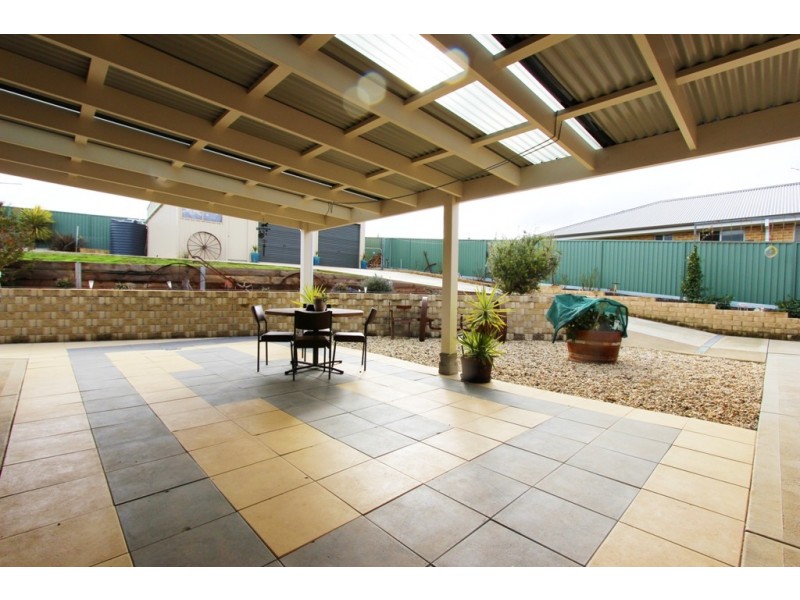 23 Colonial Crt, Laffing Waters NSW 2795