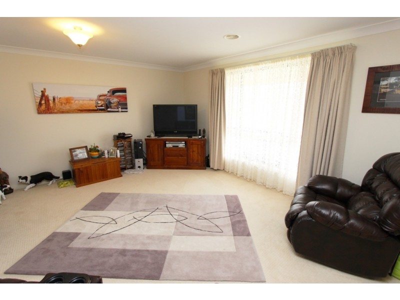 23 Colonial Crt, Laffing Waters NSW 2795