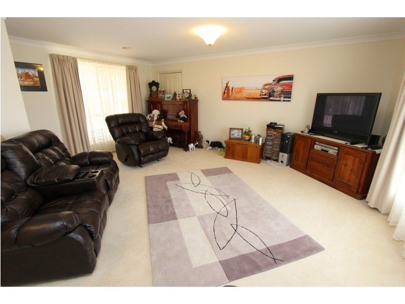 23 Colonial Crt, Laffing Waters NSW 2795