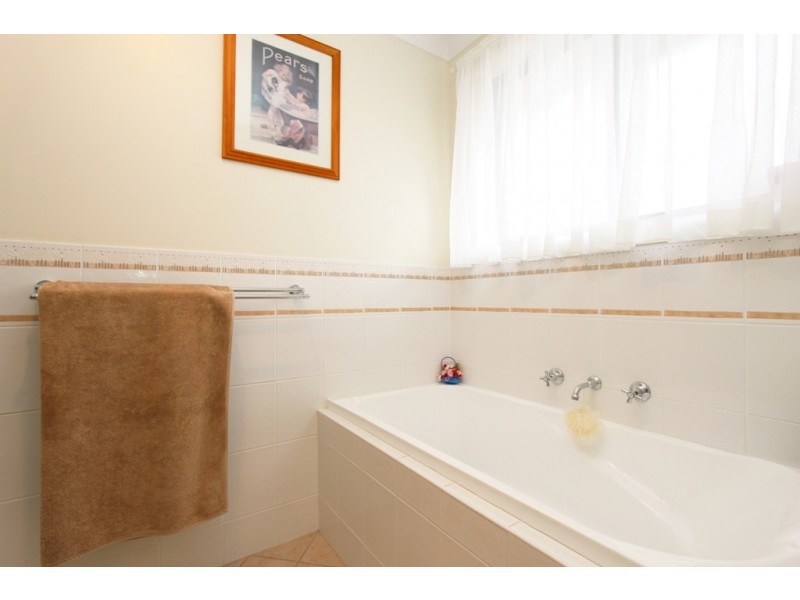 23 Colonial Crt, Laffing Waters NSW 2795