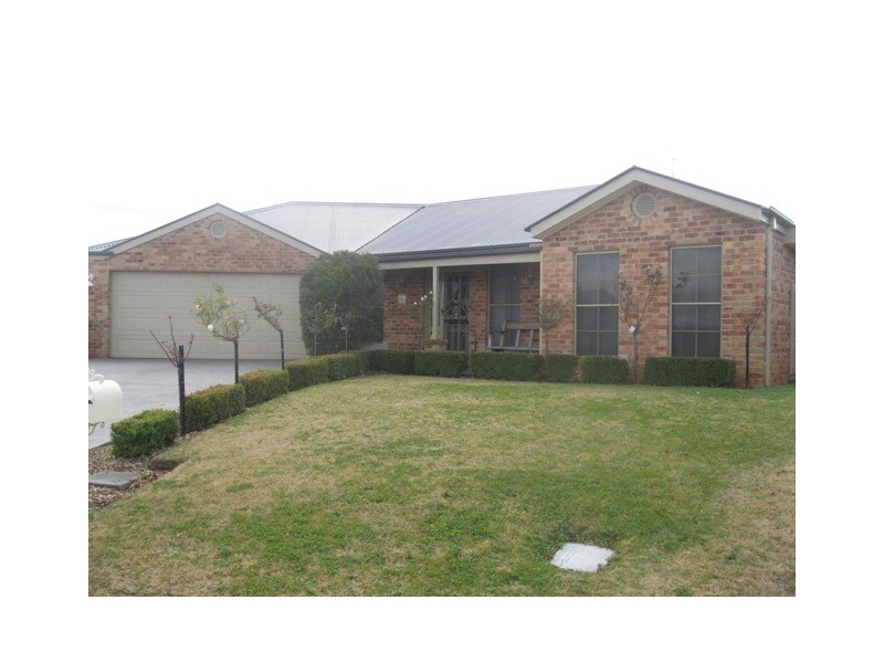 12 Palmer Way, Bathurst NSW 2795
