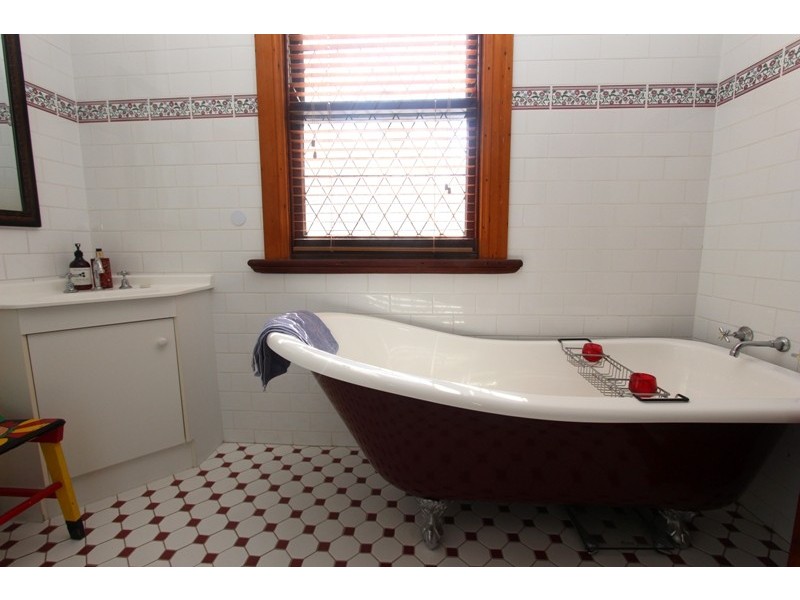 61 Commonwealth Street, West Bathurst NSW 2795