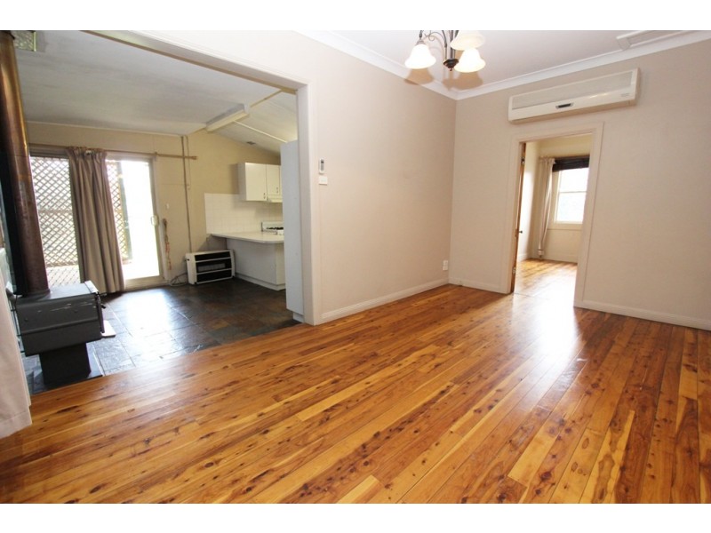 206 Rocket Street, Bathurst NSW 2795