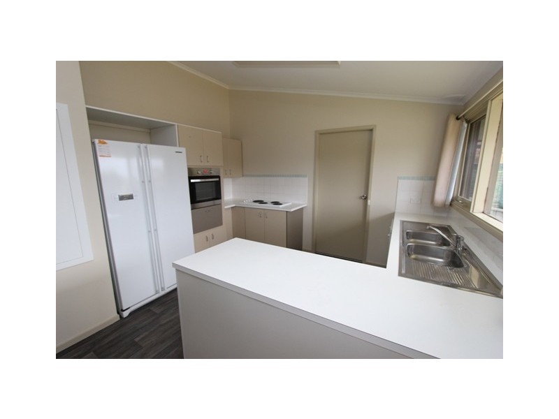2 DeClouett Pl, Bathurst NSW 2795