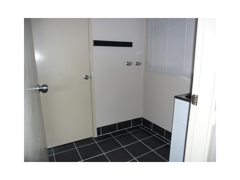 2 DeClouett Pl, Bathurst NSW 2795