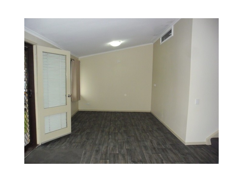 2 DeClouett Pl, Bathurst NSW 2795