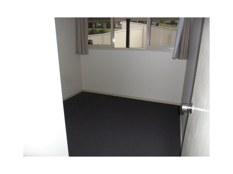 2 DeClouett Pl, Bathurst NSW 2795