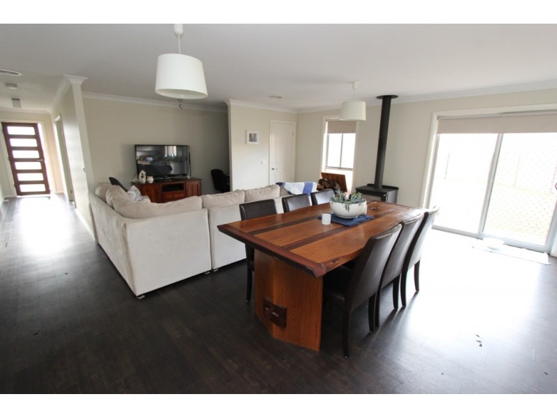 38 Amber Cl, Bathurst NSW 2795