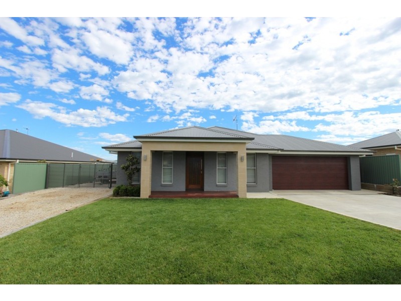 69 Swanbrooke Street, Windradyne NSW 2795