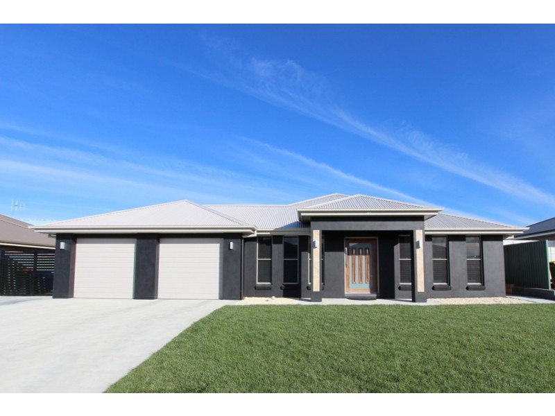 22 Phillip Street, Llanarth NSW 2795