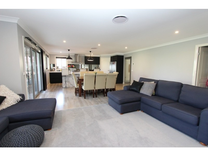 22 Phillip Street, Llanarth NSW 2795