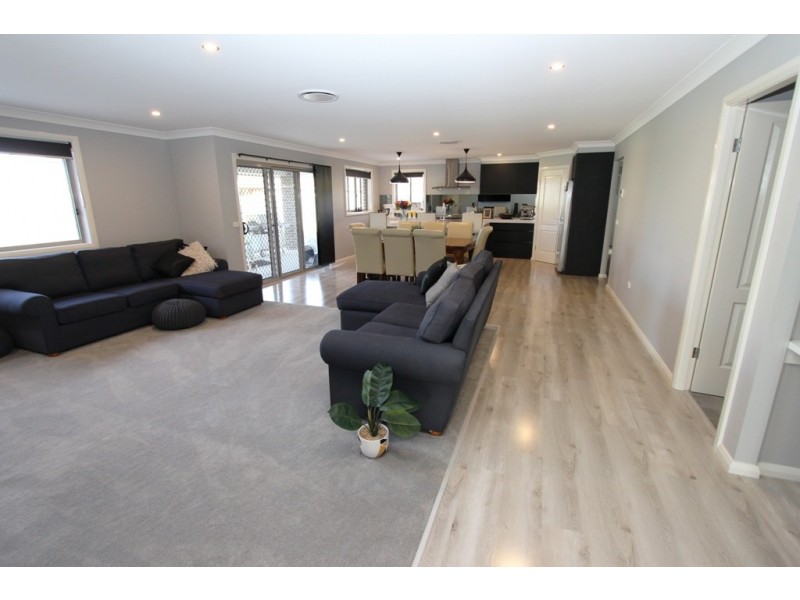 22 Phillip Street, Llanarth NSW 2795