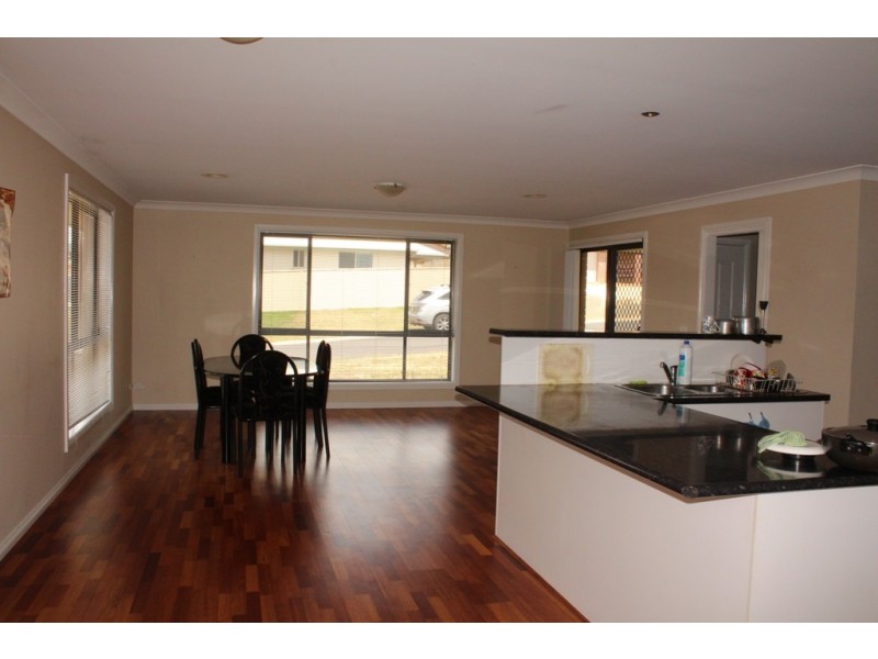 2 Vincent Crescent, Bathurst NSW 2795