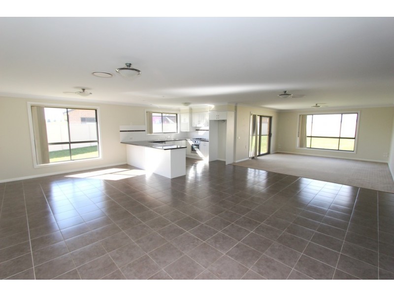 13 Willott Close, Eglinton NSW 2795