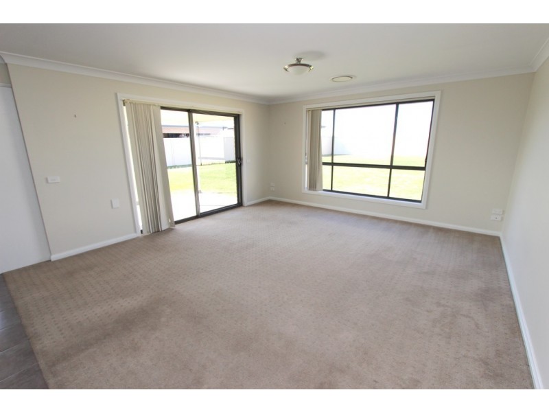 13 Willott Close, Eglinton NSW 2795