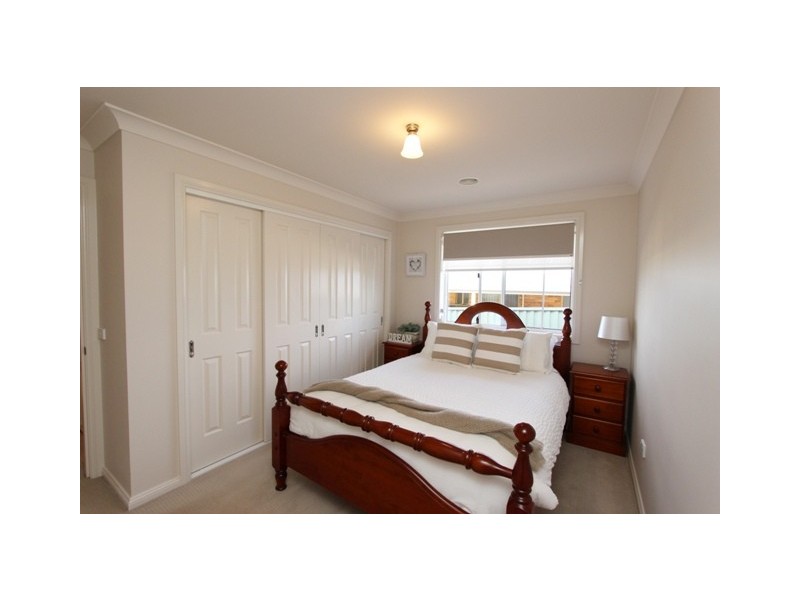 8 Colonial Circuit, Kelso NSW 2795