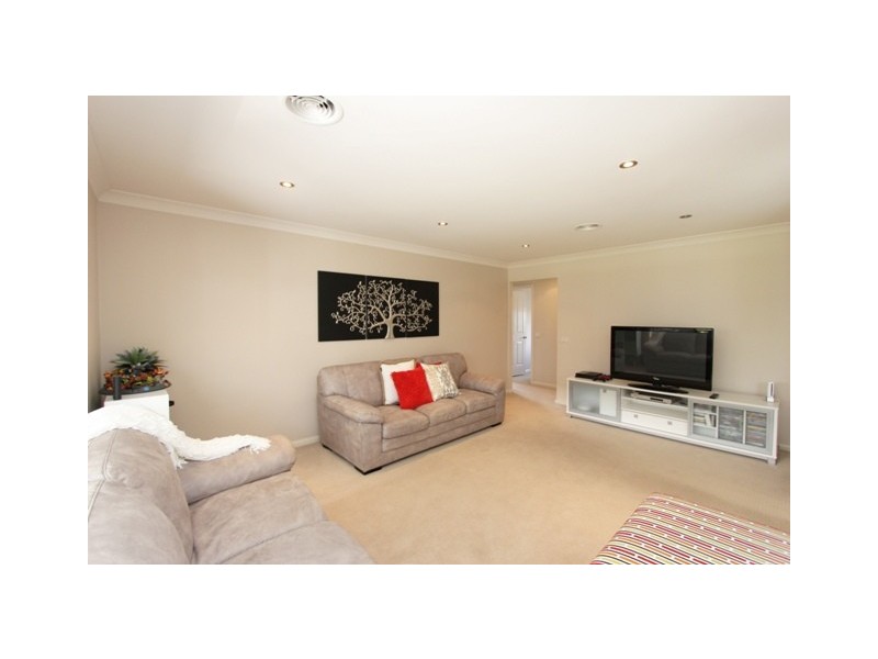 8 Colonial Circuit, Kelso NSW 2795