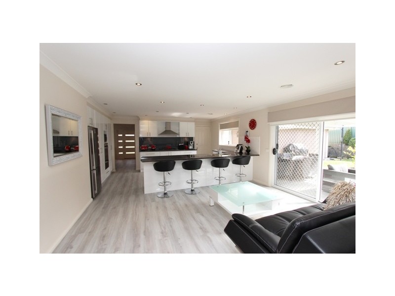 8 Colonial Circuit, Kelso NSW 2795