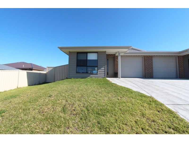 6 and 6a Amber Close, Kelso NSW 2795