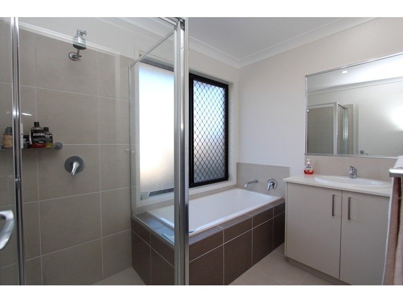 6 and 6a Amber Close, Kelso NSW 2795