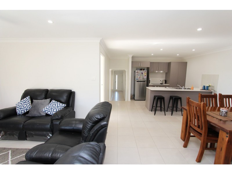 6 and 6a Amber Close, Kelso NSW 2795