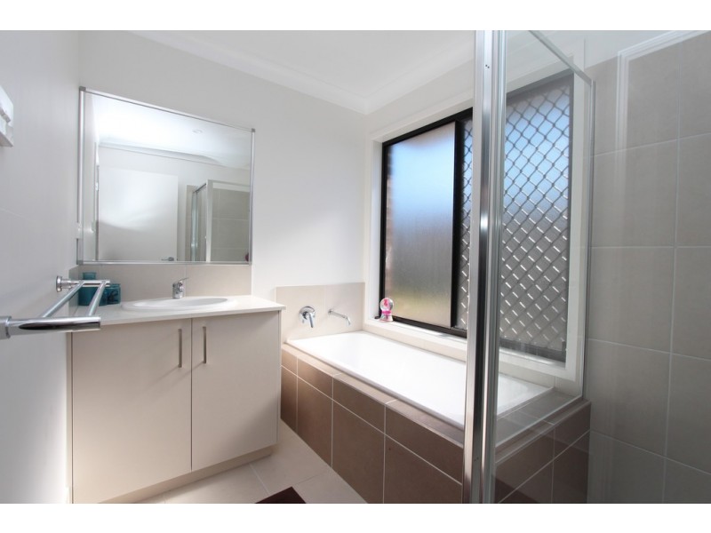 6 and 6a Amber Close, Kelso NSW 2795