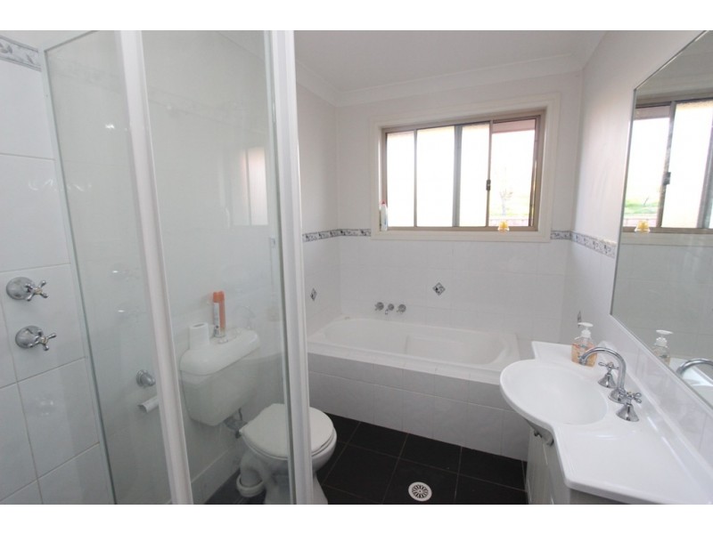 27 Sapphire Cr, Bathurst NSW 2795