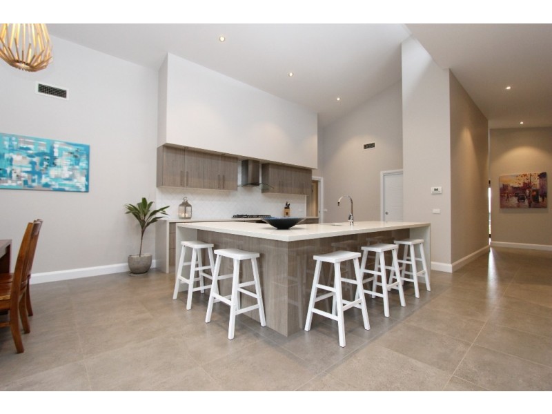 8 Phillip Street, Llanarth NSW 2795