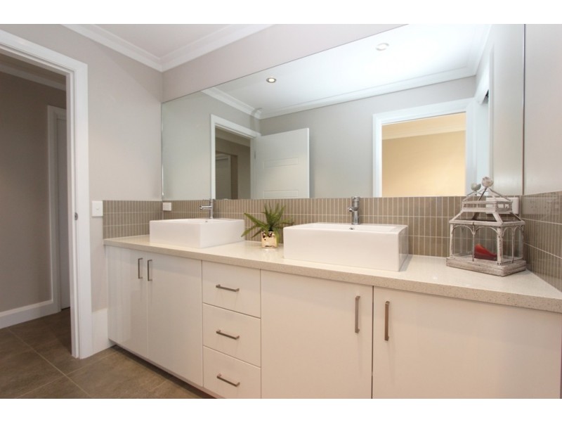 8 Phillip Street, Llanarth NSW 2795