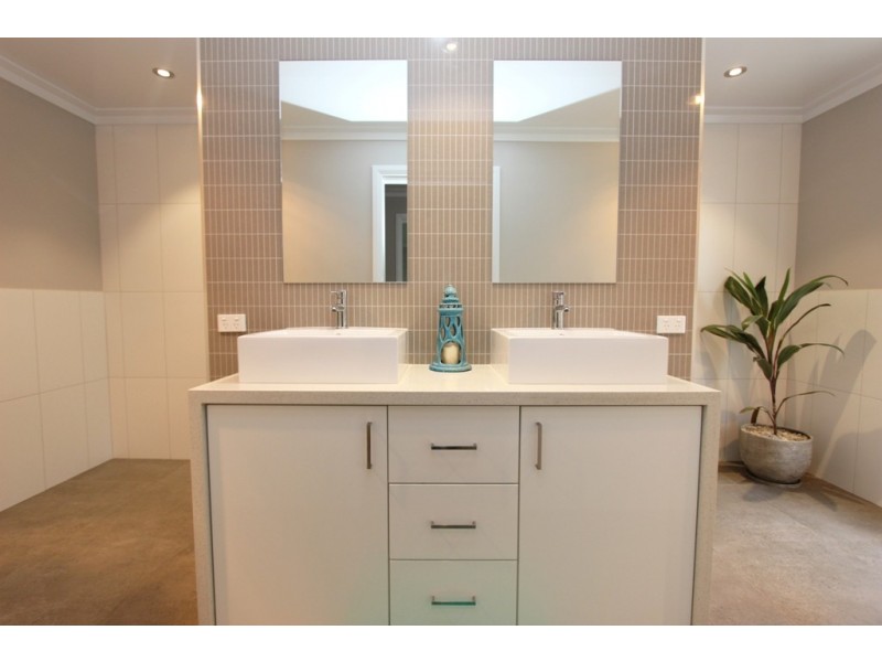 8 Phillip Street, Llanarth NSW 2795