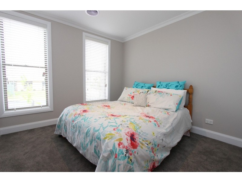 8 Phillip Street, Llanarth NSW 2795