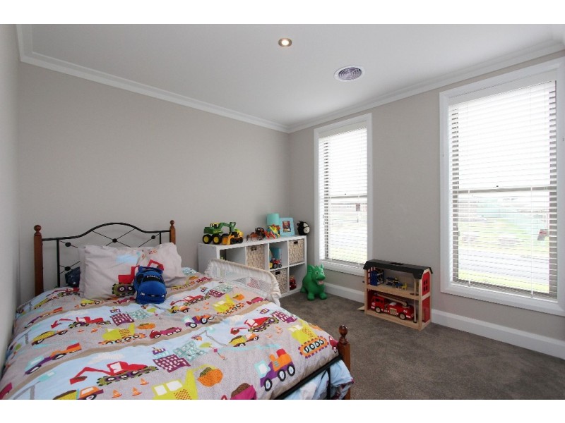 8 Phillip Street, Llanarth NSW 2795