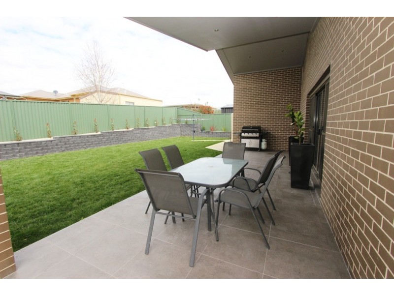 8 Phillip Street, Llanarth NSW 2795