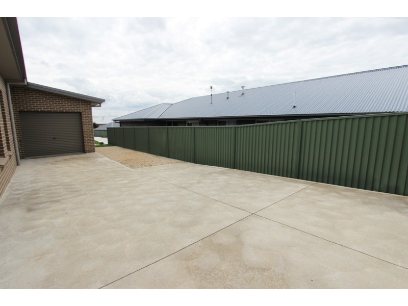 8 Phillip Street, Llanarth NSW 2795