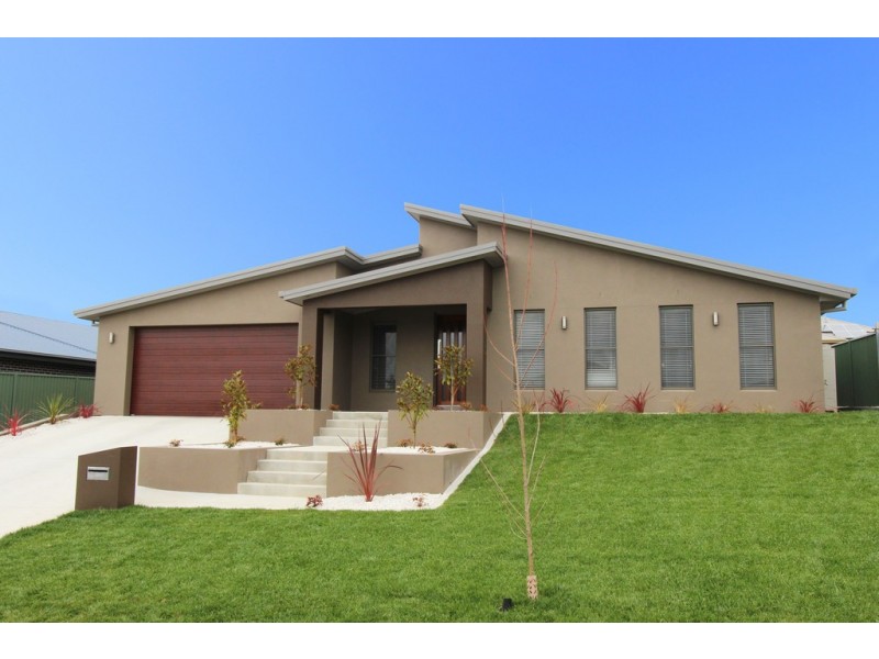 8 Phillip Street, Llanarth NSW 2795