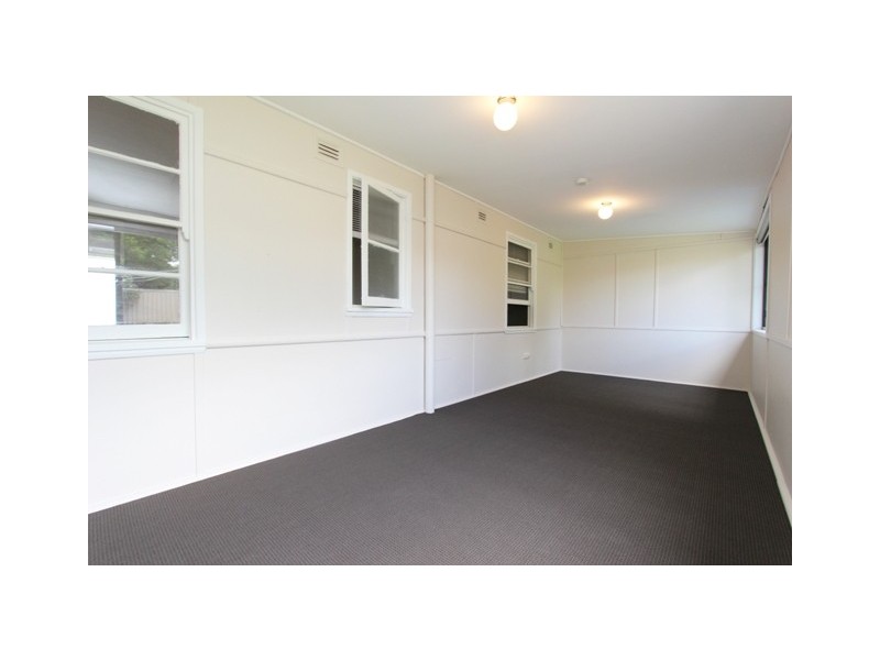 12 Tremain Ave, Bathurst NSW 2795