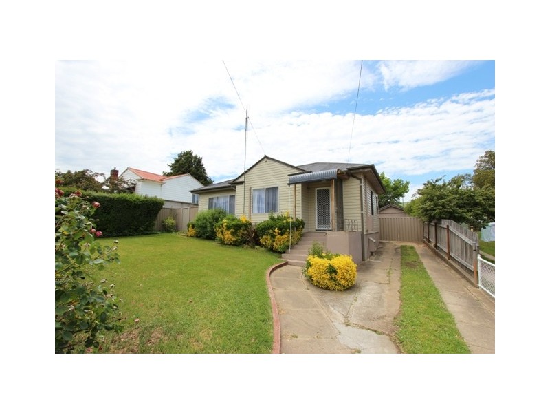 12 Tremain Ave, Bathurst NSW 2795
