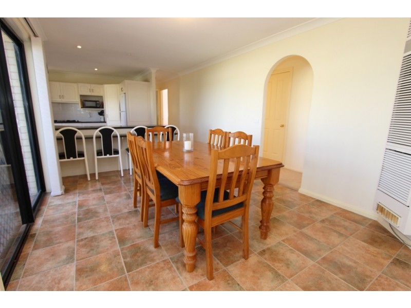 16 McCarthy Close, Eglinton NSW 2795