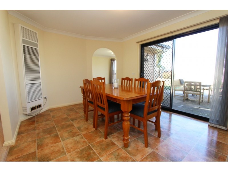 16 McCarthy Close, Eglinton NSW 2795