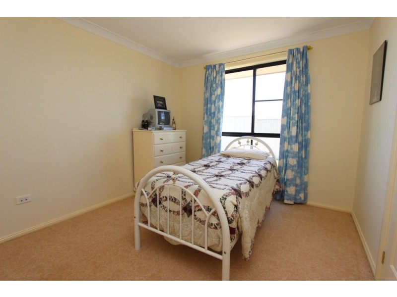 16 McCarthy Close, Eglinton NSW 2795