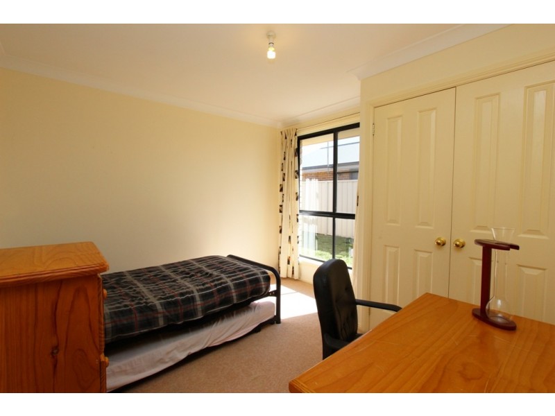 16 McCarthy Close, Eglinton NSW 2795